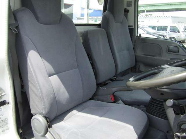Isuzu Elf 6