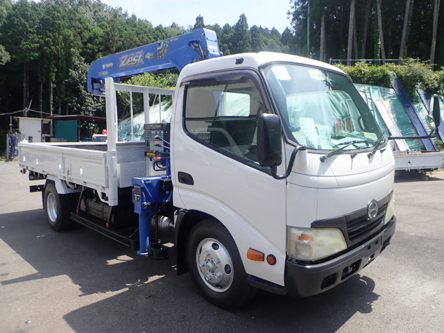Hino Dutro 3