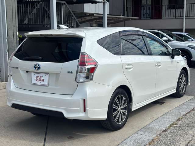Toyota Prius α 11