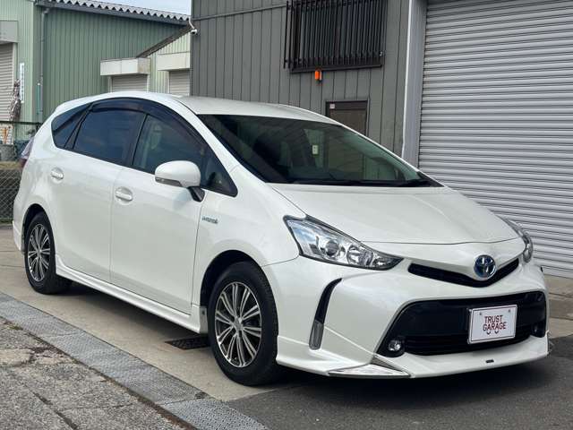 Toyota Prius α 4