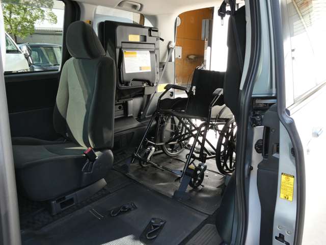 Toyota Voxy 11
