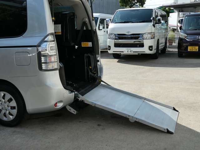 Toyota Voxy 3
