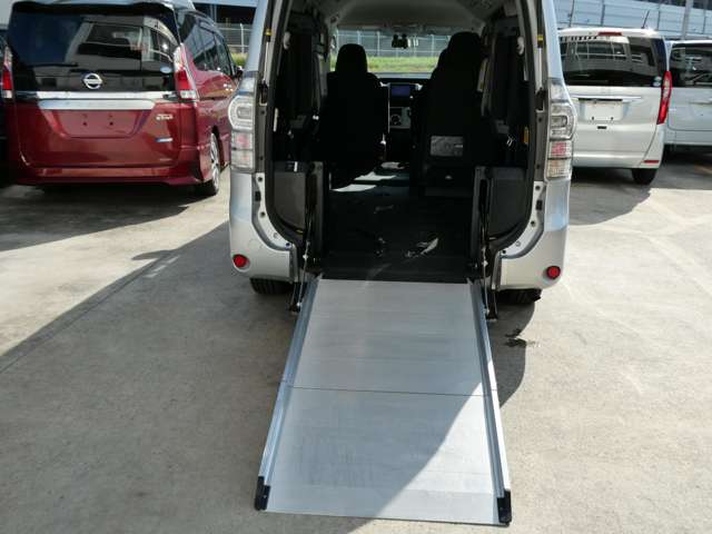 Toyota Voxy 5