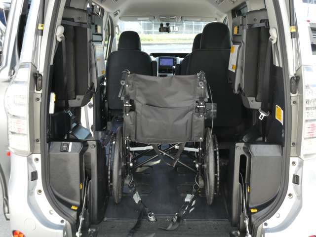 Toyota Voxy 9