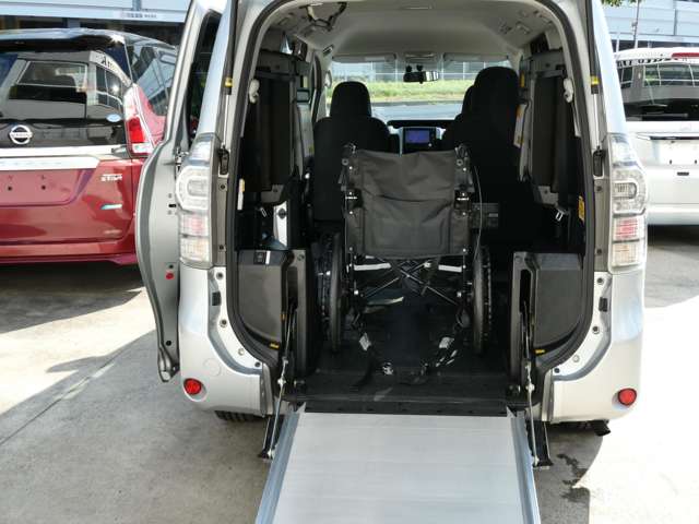 Toyota Voxy 10