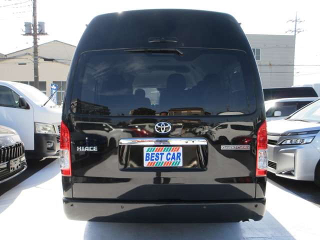 Toyota Hiace 7