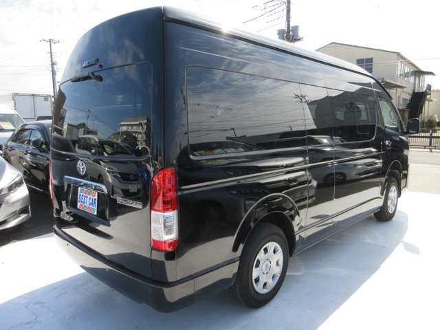 Toyota Hiace 8