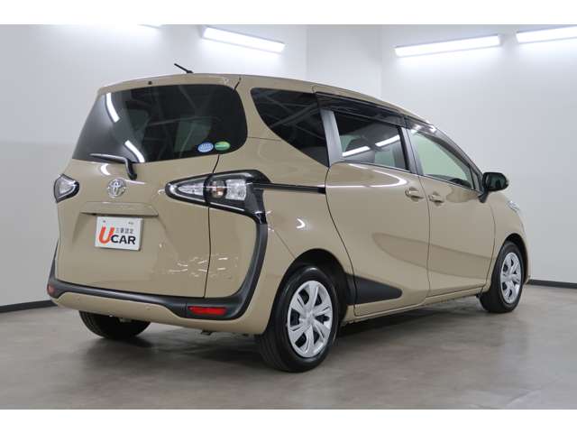 Toyota Sienta 6