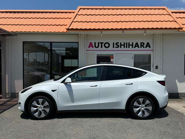 Tesla Model Y 4