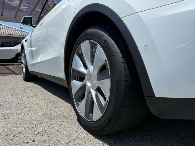 Tesla Model Y 6