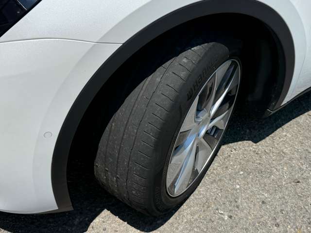 Tesla Model Y 7