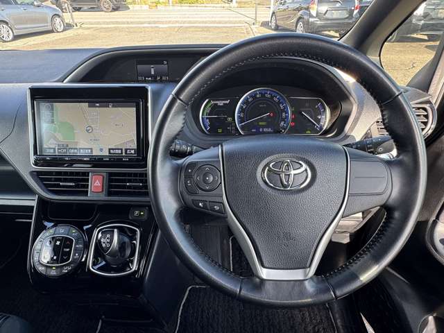 Toyota Voxy 9