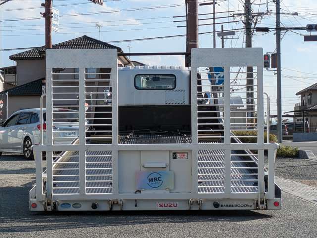 Isuzu Elf 7