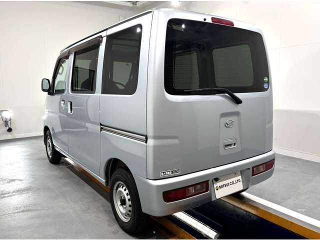 Daihatsu Hijet Cargo 6