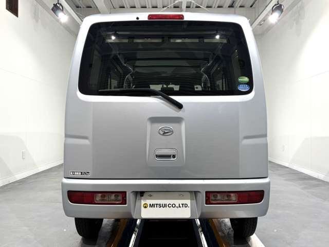Daihatsu Hijet Cargo 7