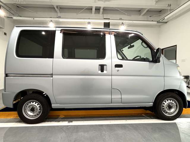Daihatsu Hijet Cargo 9