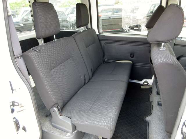Daihatsu Hijet Cargo 11