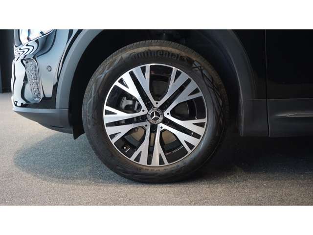 Mercedes-Benz GLB 12