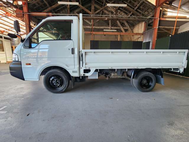 Mazda Bongo Truck 4