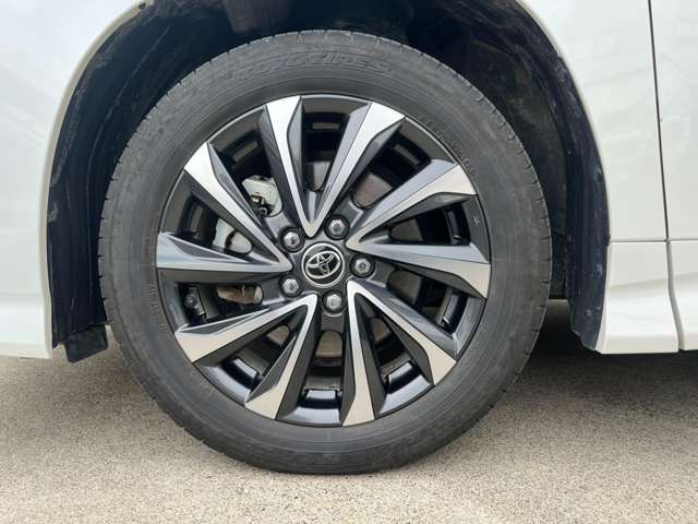 Toyota Voxy 13