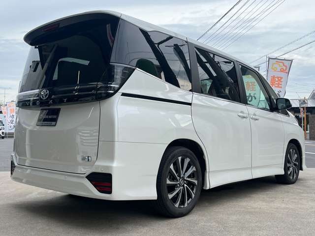 Toyota Voxy 9