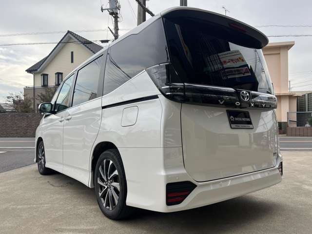 Toyota Voxy 11