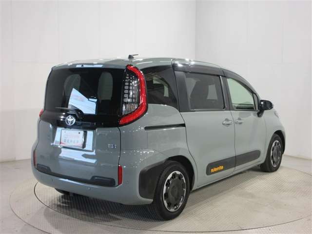Toyota Sienta 2