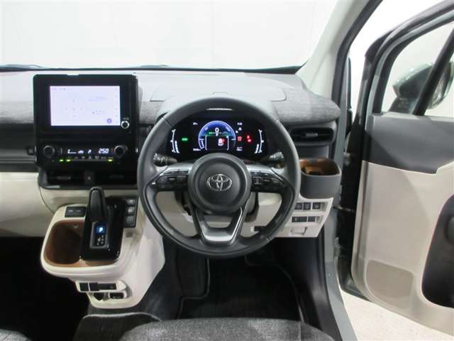 Toyota Sienta 3