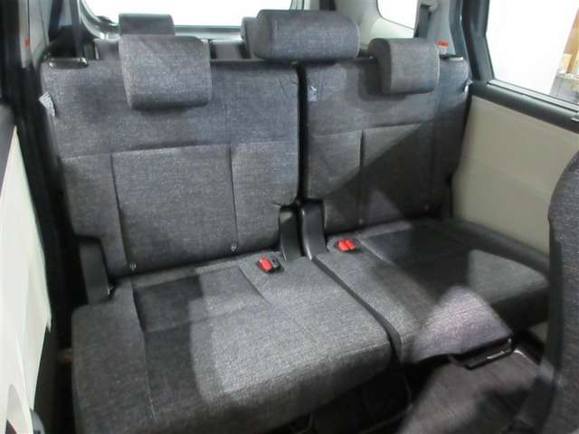 Toyota Sienta 8