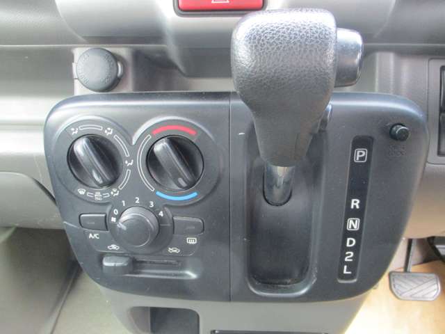 Nissan NV100 Clipper 10