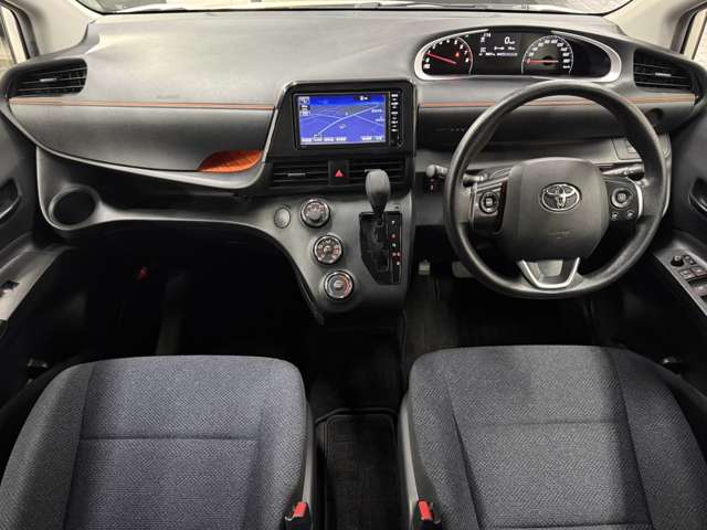 Toyota Sienta 12