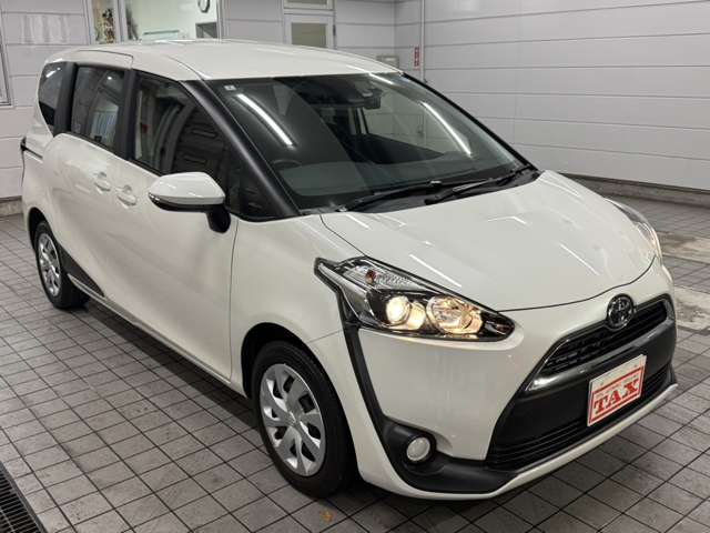 Toyota Sienta 3