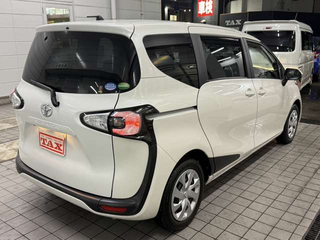 Toyota Sienta 5