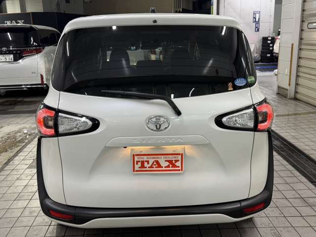 Toyota Sienta 6