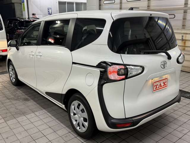 Toyota Sienta 7