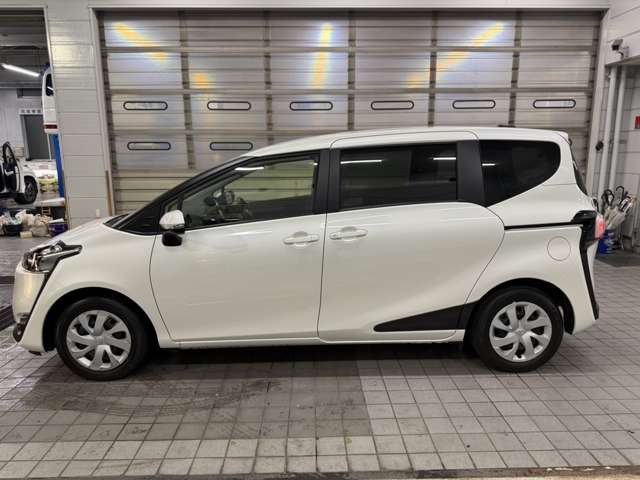Toyota Sienta 8