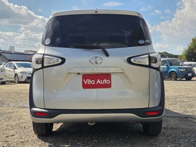 Toyota Sienta 12