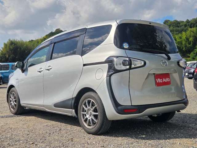 Toyota Sienta 10