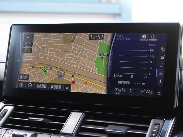 Toyota Land Cruiser 300 11