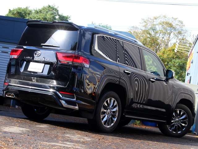 Toyota Land Cruiser 300 5