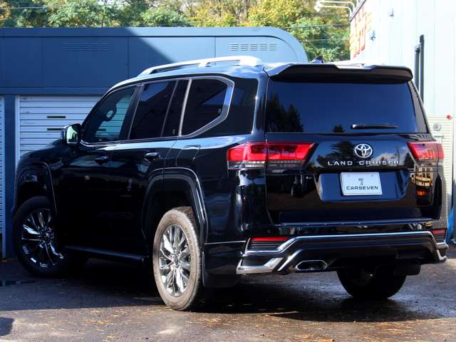 Toyota Land Cruiser 300 6