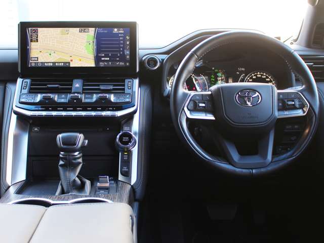 Toyota Land Cruiser 300 7