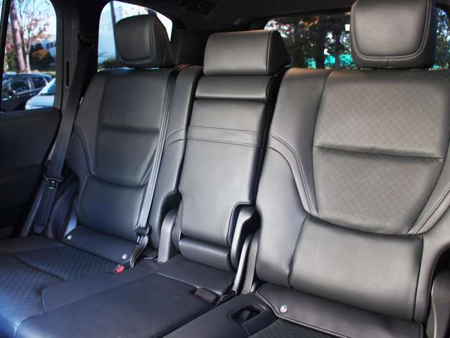 Toyota Land Cruiser 300 9