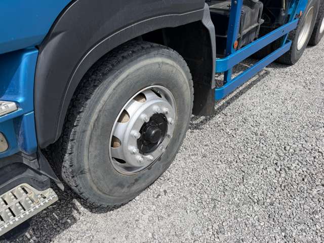 Isuzu Giga 12