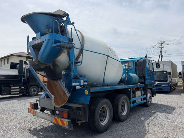 Isuzu Giga 4