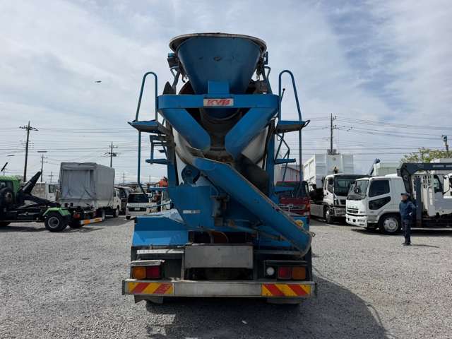Isuzu Giga 5