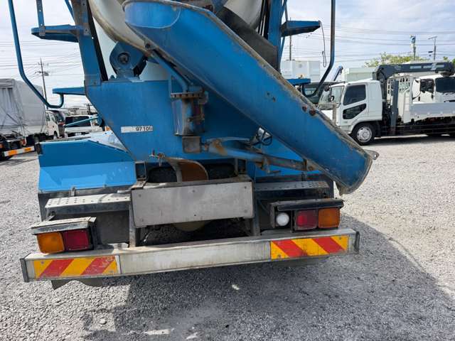 Isuzu Giga 8
