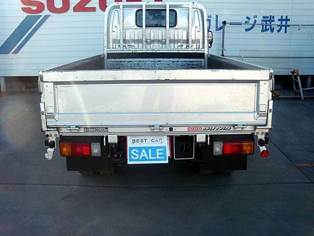 Hino Dutro 3