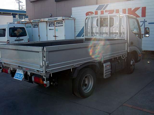 Hino Dutro 4