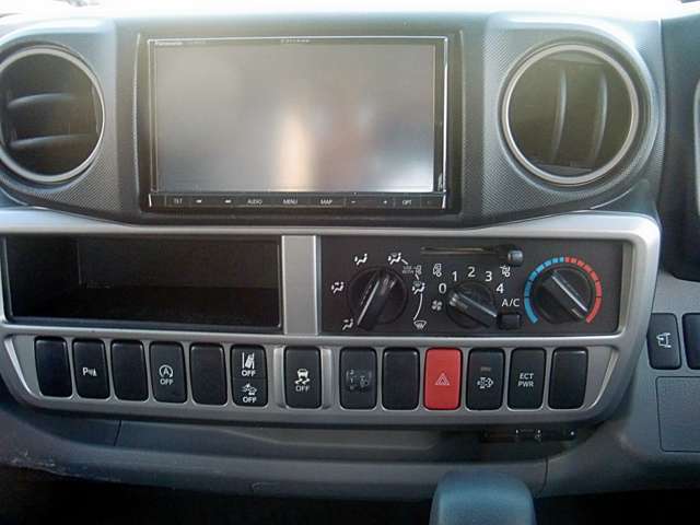 Hino Dutro 7